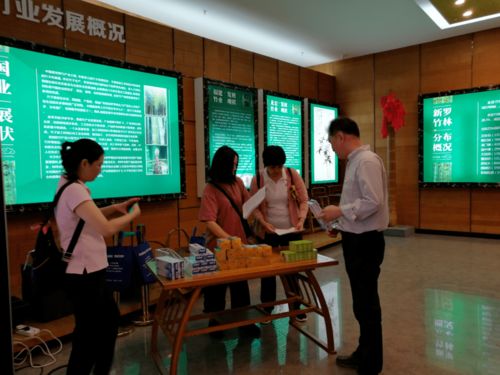 小池镇培斜村联合市区科协开展“我为群众办实事”教育咨询服务活动